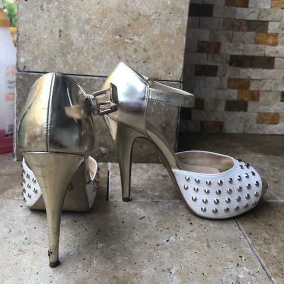 Unique heels - Picture 2 of 3